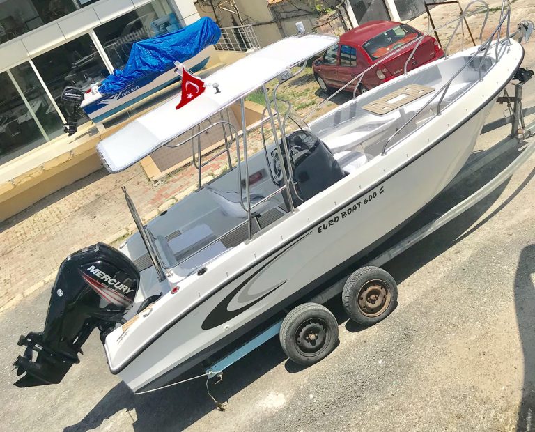 600 Center Console 2019 — 10