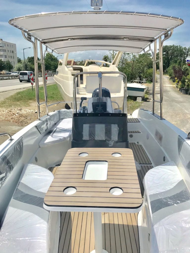 600 Center Console 2019 — 11
