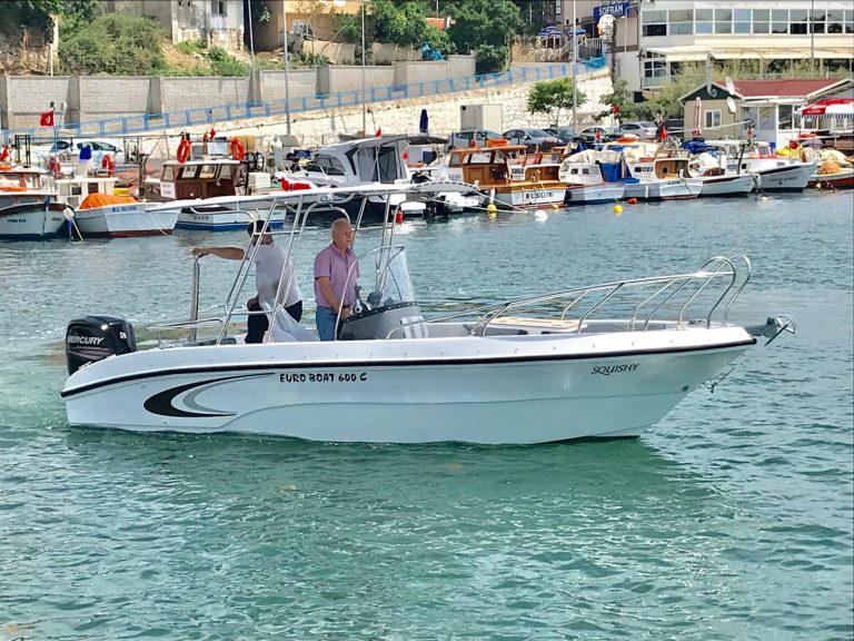 600 Center Console 2019 — 12