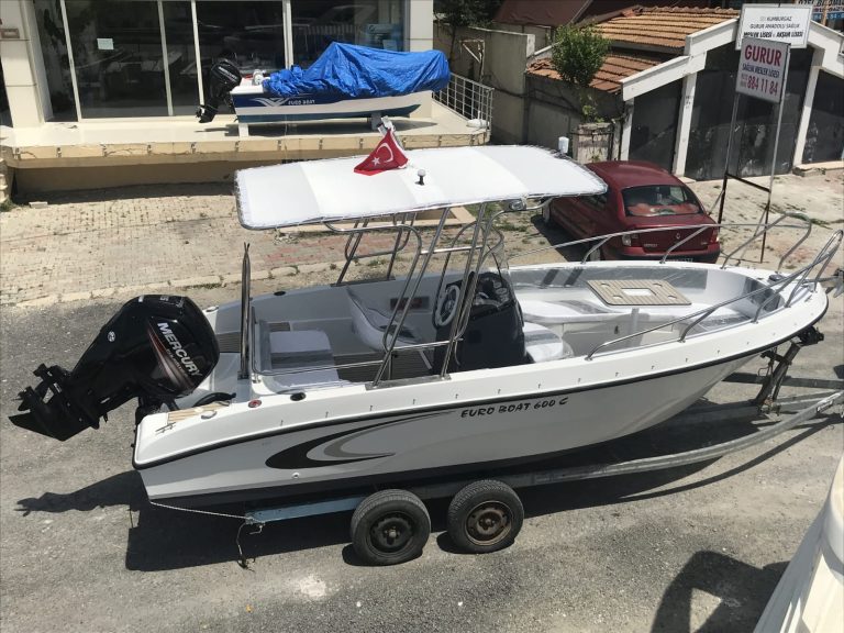 600 Center Console 2019 — 3