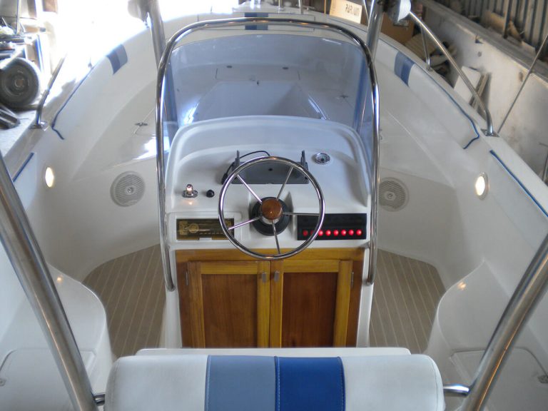 700C Center Console — 20