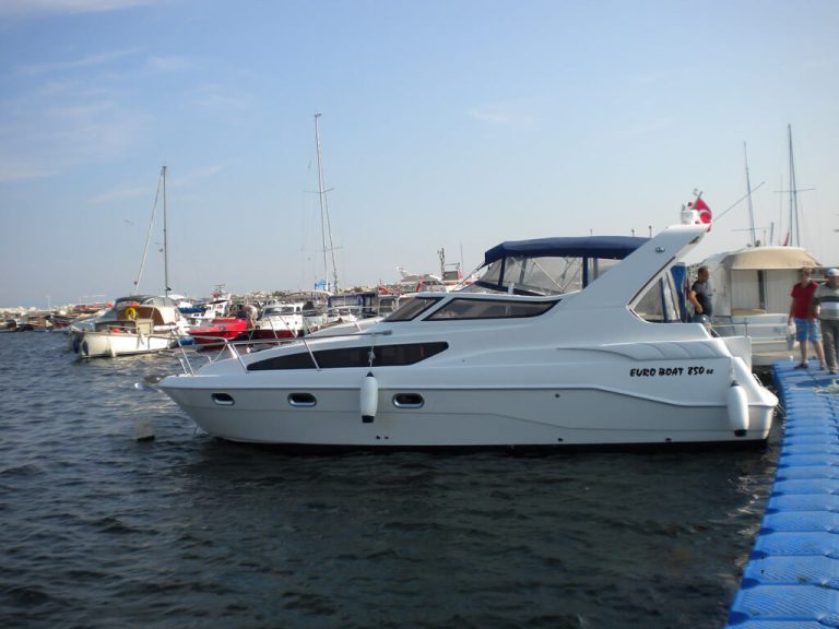850CC Cabin Cruiser — 17